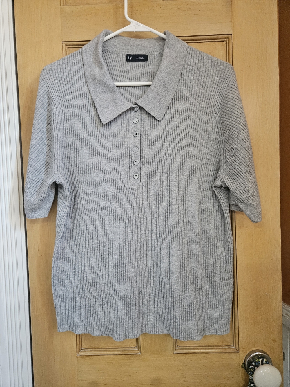 GAP Short-Sleeve Ribbed Polo in Light Gray